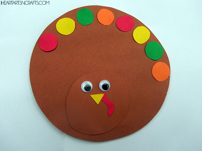 Color Matching Fine Motor Turkey - A simple activity that encourages color recognition and fine motor skills