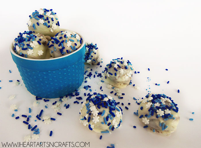 Easy and delicious Frozen Inspired OREO Cookie Balls #OREOCookieBalls #ad