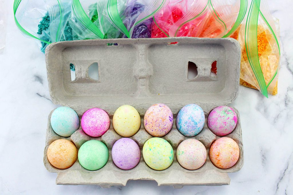 Dye Easter eggs with dry rice and food coloring! A fun, simple, and mess free way to create bright speckled designs 