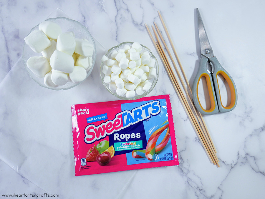 These Rainbow Candy Skewers Snacks make the cutest party snacks or a great St. Patricks Day surprise treat for the kids! Using just a few supplies you can whip these treats up in no time.